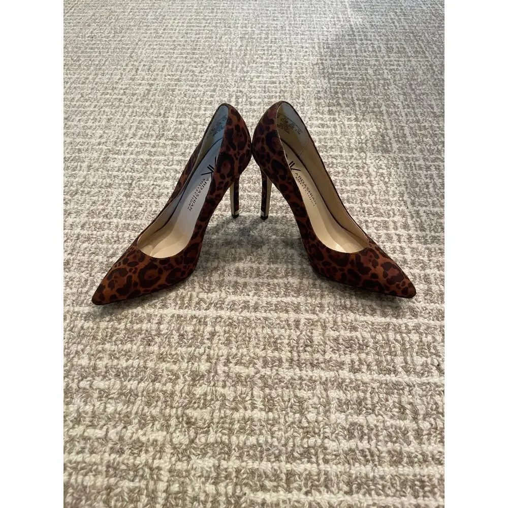 New KARDASHIAN Leopard Print 4” Stilleto Heels Sz 6
